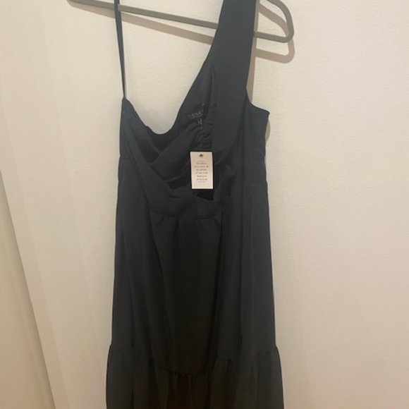 Plus Size Black One Shoulder Dress with Cutout (Sizes 18 and 20) - Picture 7 of 8